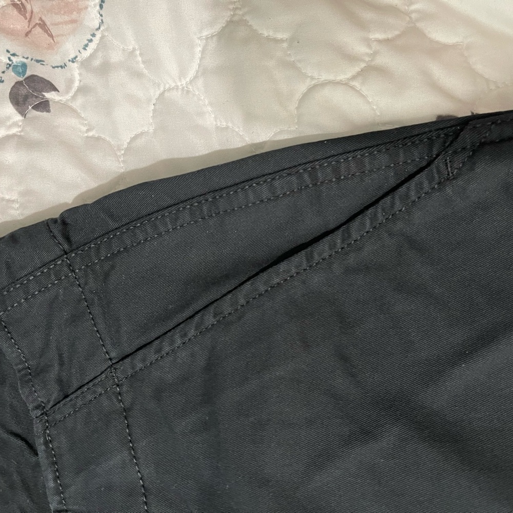 Gap Mid Rise Shorts - Picture 2 of 4